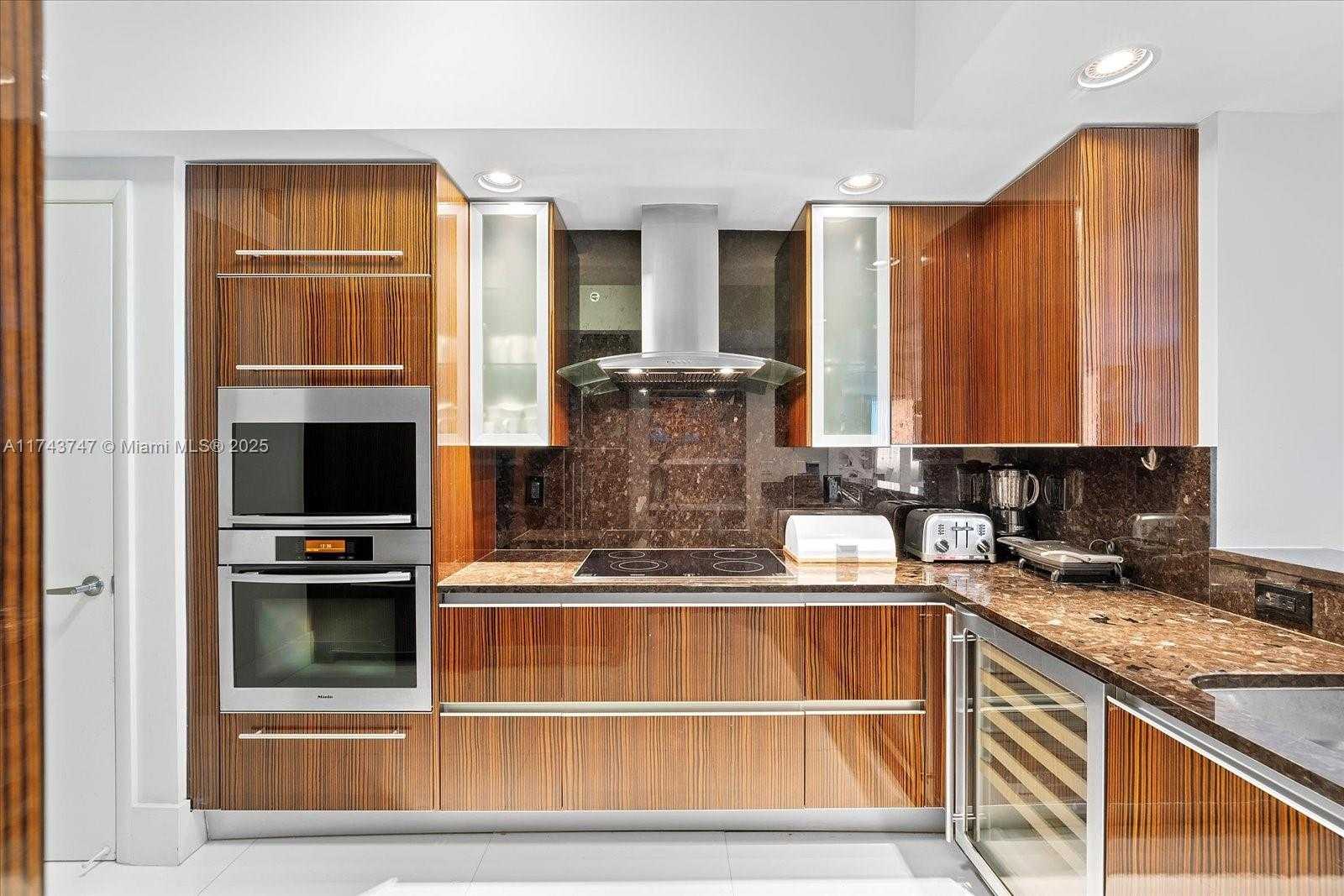 Small Image of 2711 SOUTH OCEAN DR #1106, Hollywood Number 9