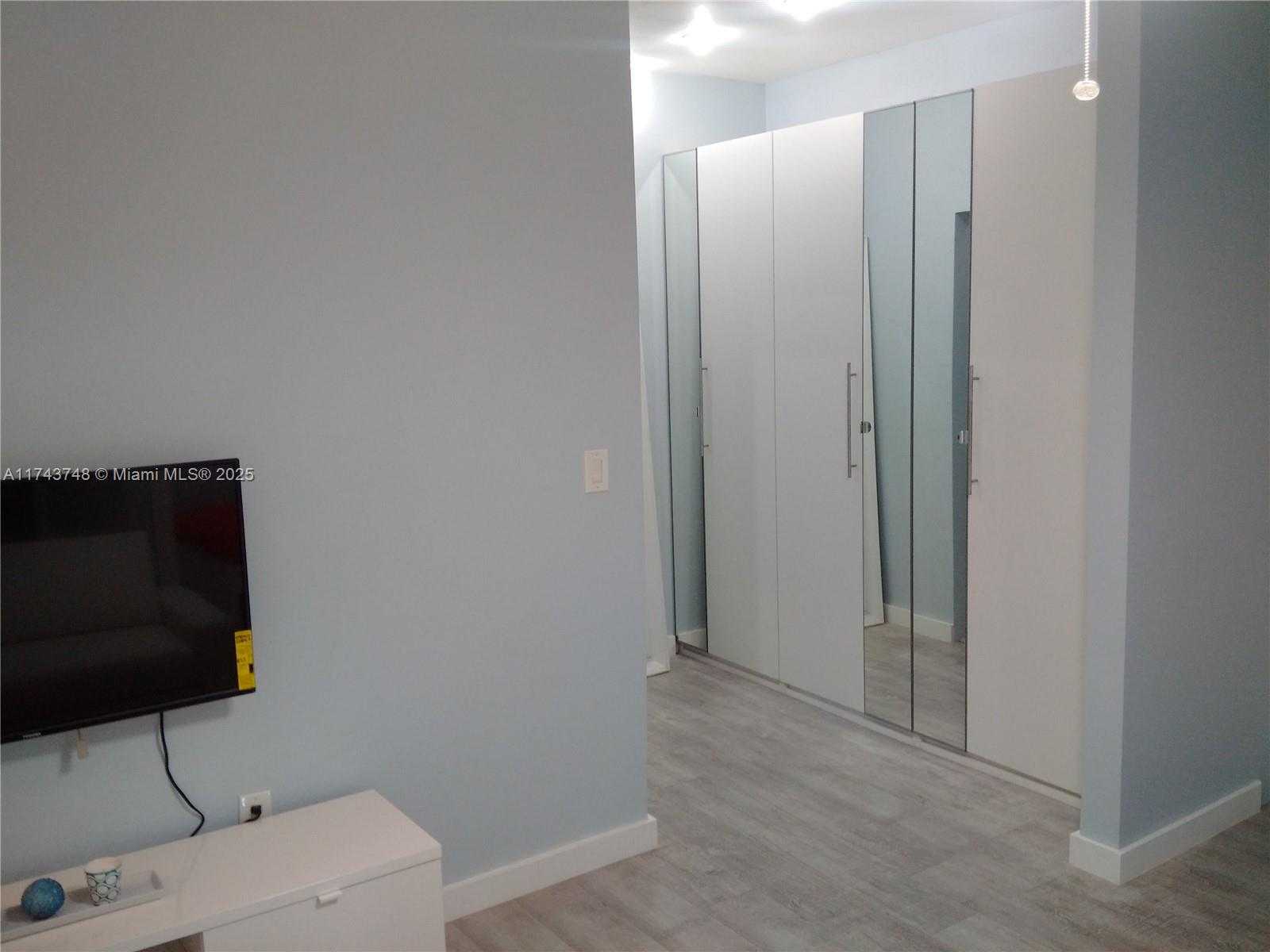 Small Image of 1525 MERIDIAN AVE #104, Miami Beach Number 12