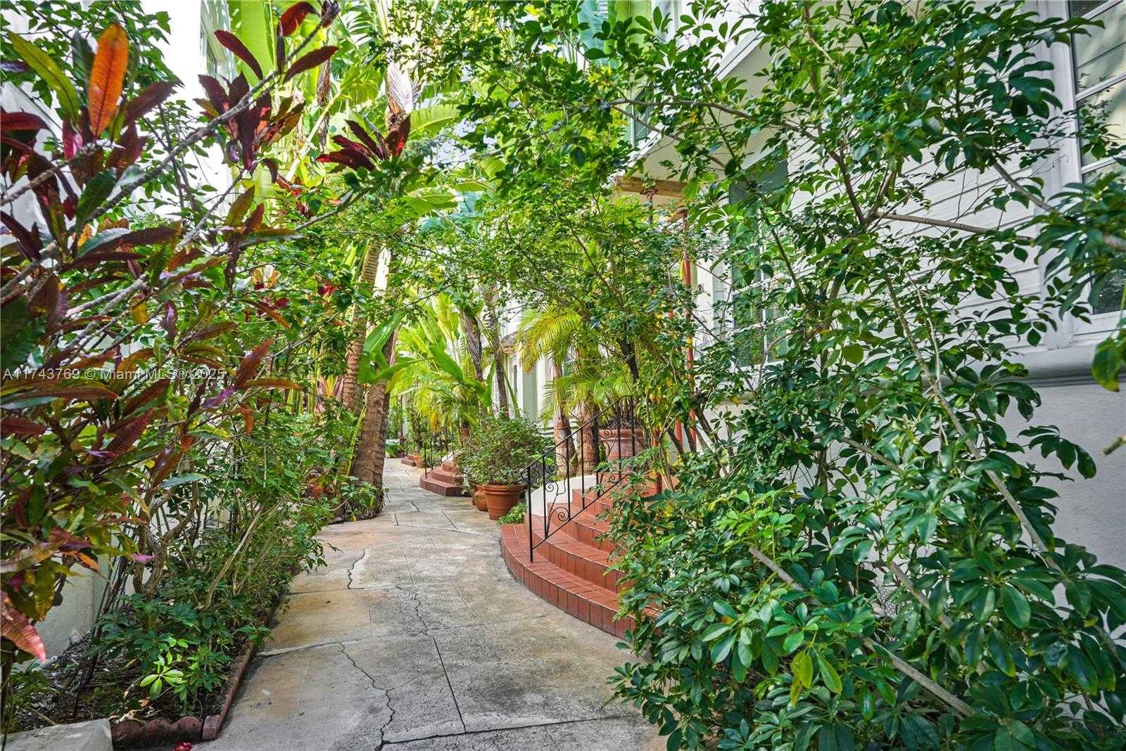 Small Image of 349 MERIDIAN AVE #B207, Miami Beach Number 2