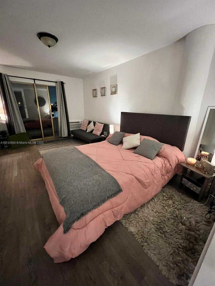 Small Image of 7904 WEST DR #309, North Bay Village Number 10