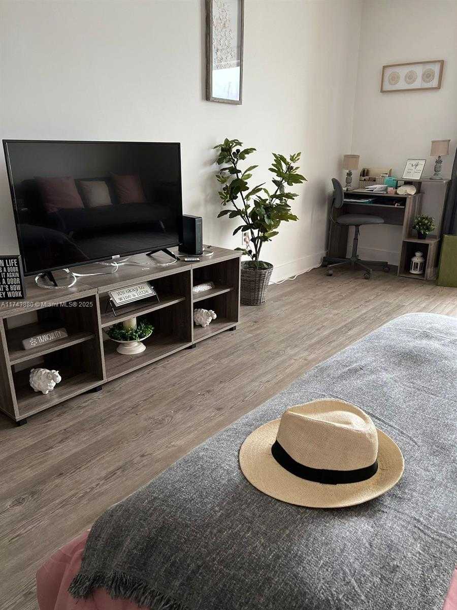 Small Image of 7904 WEST DR #309, North Bay Village Number 13
