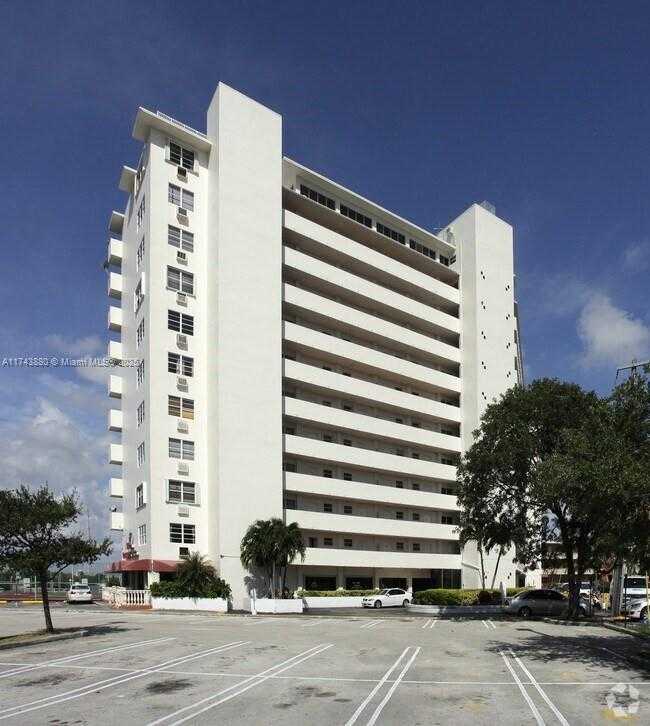 Small Image of 7904 WEST DR #309, North Bay Village Number 17