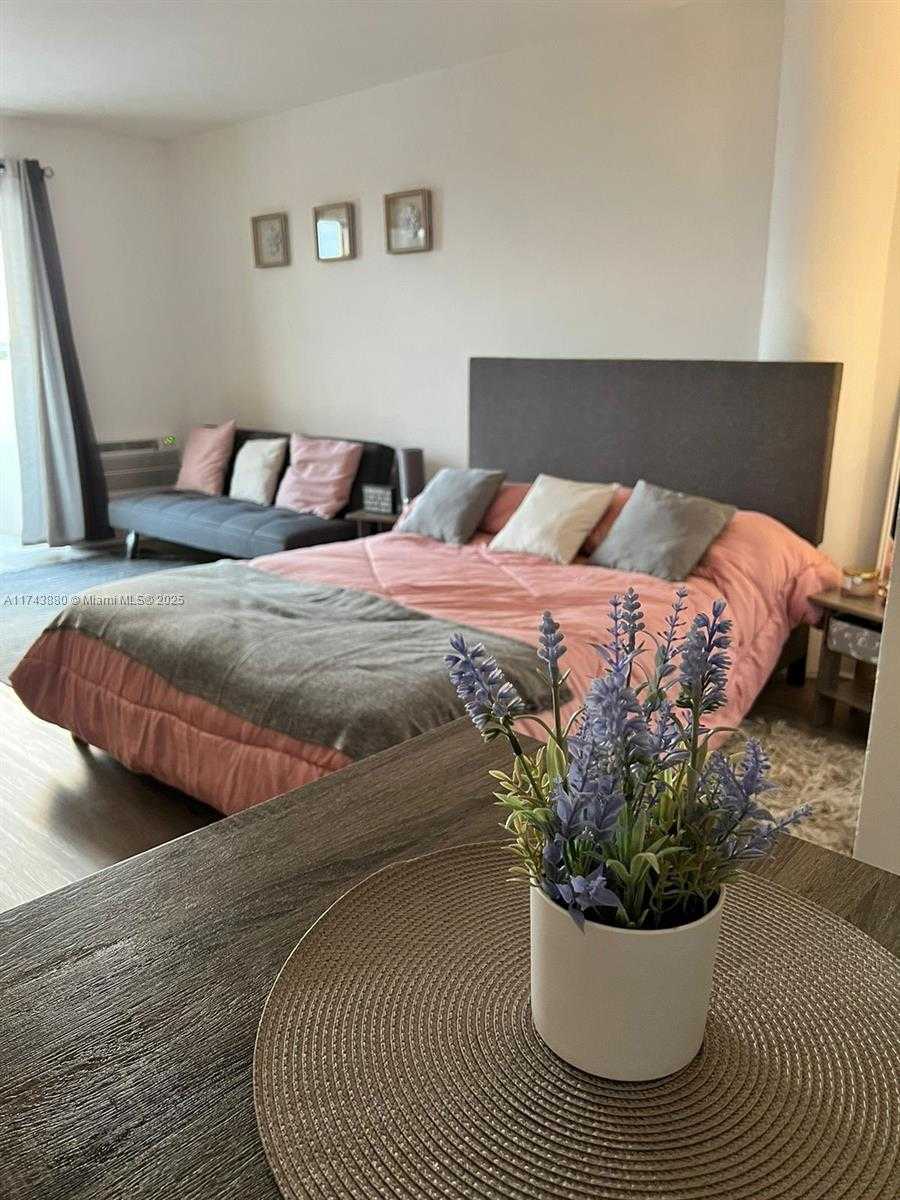 Small Image of 7904 WEST DR #309, North Bay Village Number 2