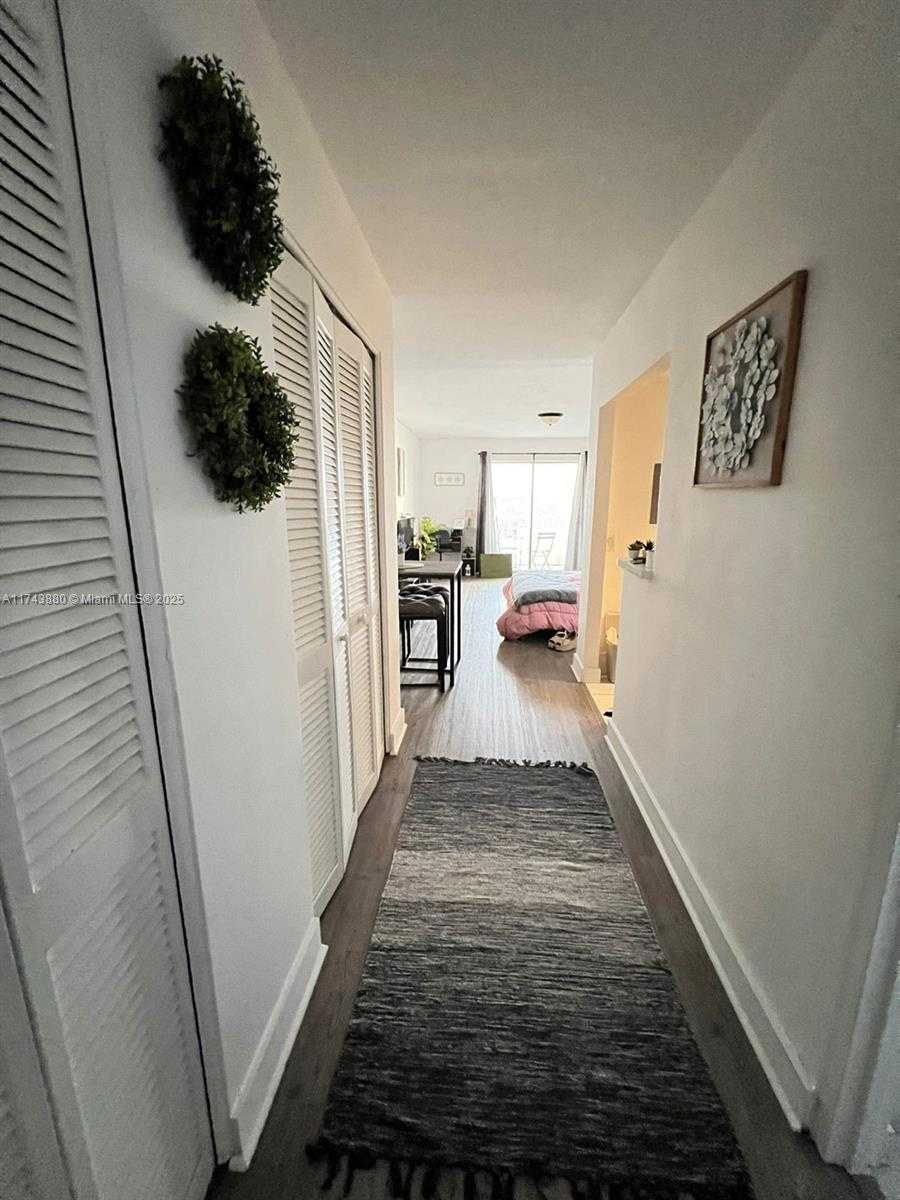 Small Image of 7904 WEST DR #309, North Bay Village Number 4