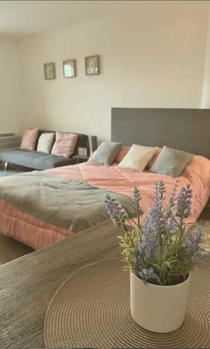 Small Image of 7904 WEST DR #309, North Bay Village Number 5