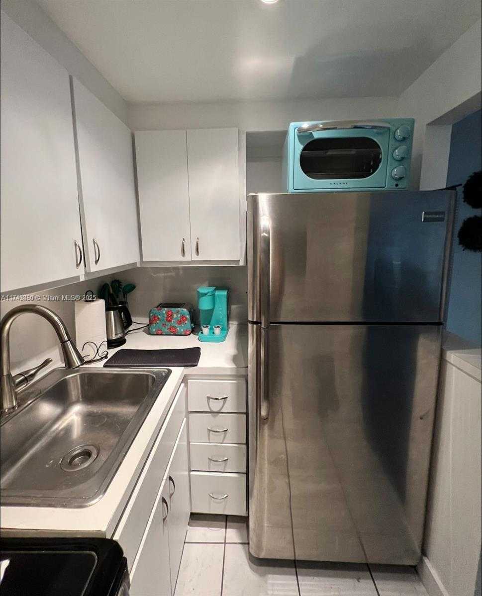 Small Image of 7904 WEST DR #309, North Bay Village Number 9