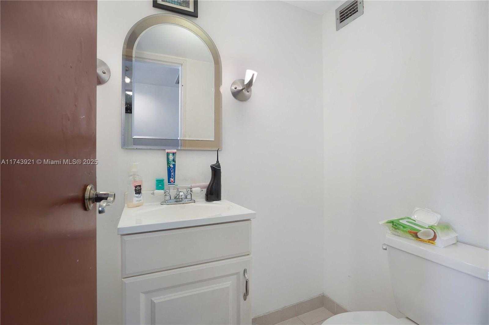 Small Image of 1228 WEST AVE #607, Miami Beach Number 11