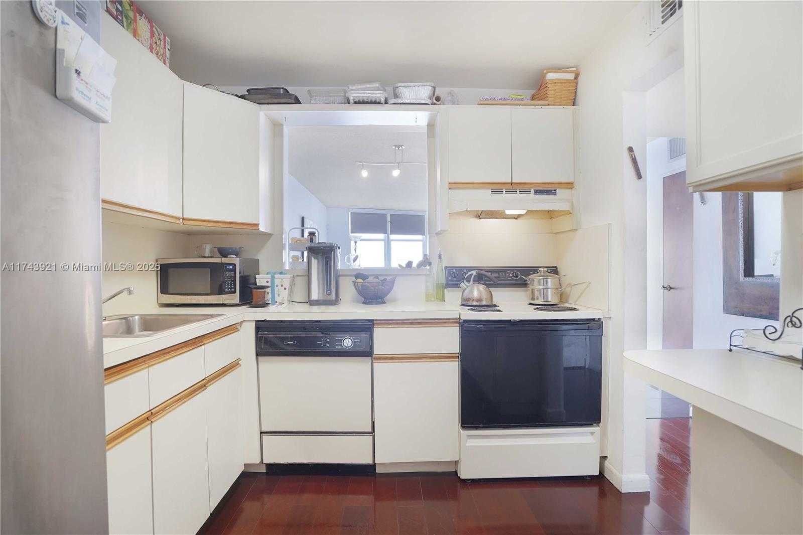 Small Image of 1228 WEST AVE #607, Miami Beach Number 24