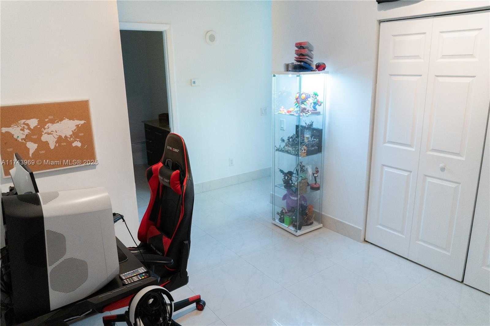 Small Image of 3029 NORTH EAST 188TH ST #924, Aventura Number 28
