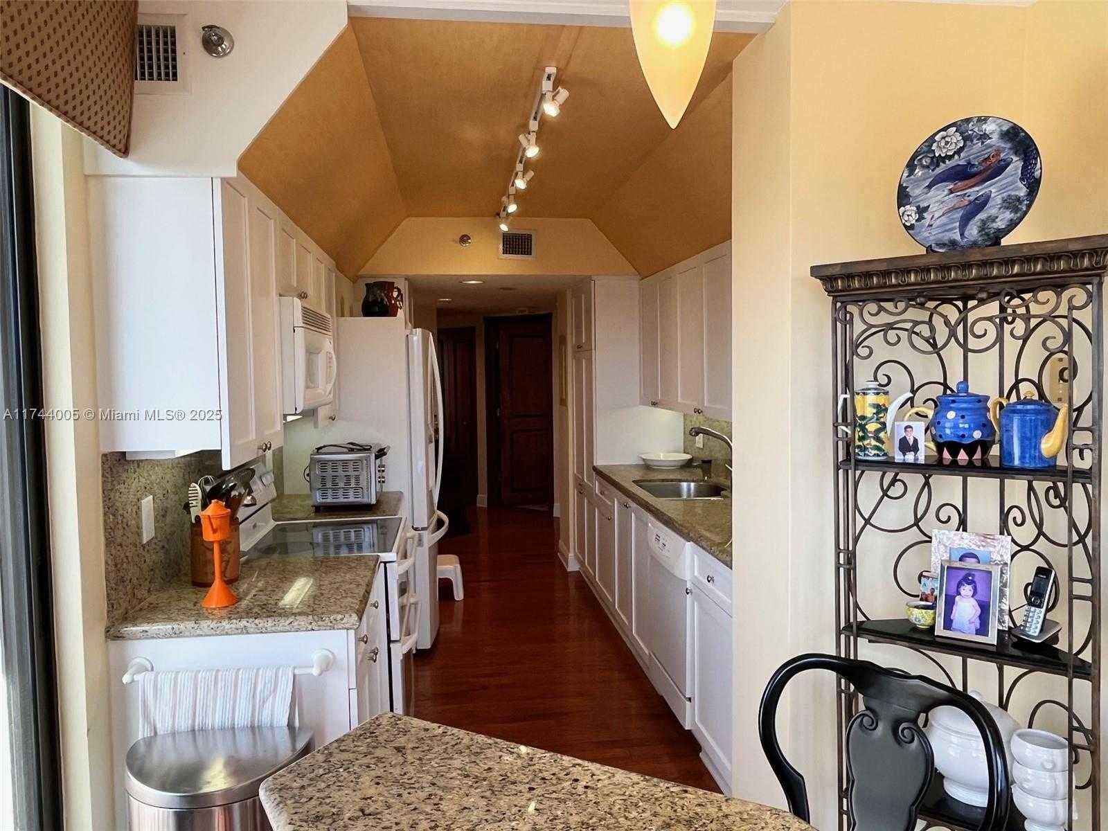 Small Image of 1000 WEST ISLAND BLVD #803, Aventura Number 10