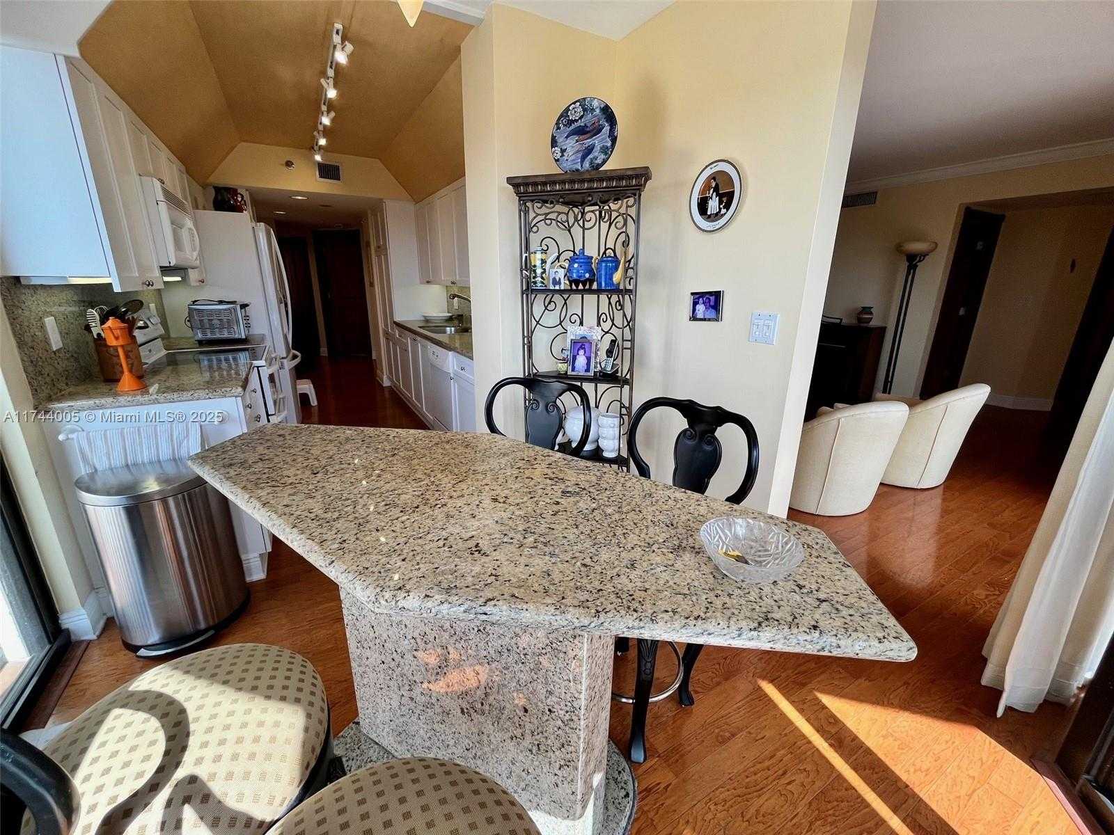 Small Image of 1000 WEST ISLAND BLVD #803, Aventura Number 11