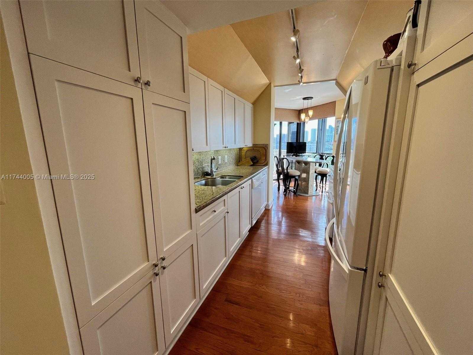 Small Image of 1000 WEST ISLAND BLVD #803, Aventura Number 13