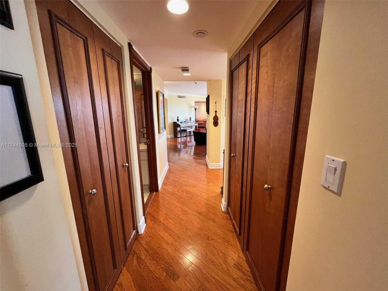 Small Image of 1000 WEST ISLAND BLVD #803, Aventura Number 18