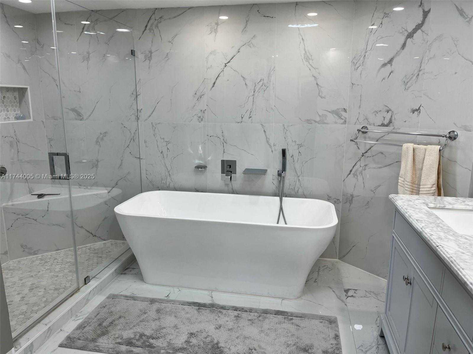Small Image of 1000 WEST ISLAND BLVD #803, Aventura Number 25
