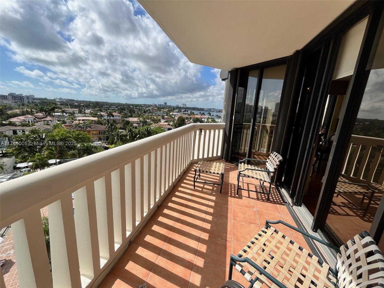 Small Image of 1000 WEST ISLAND BLVD #803, Aventura Number 3