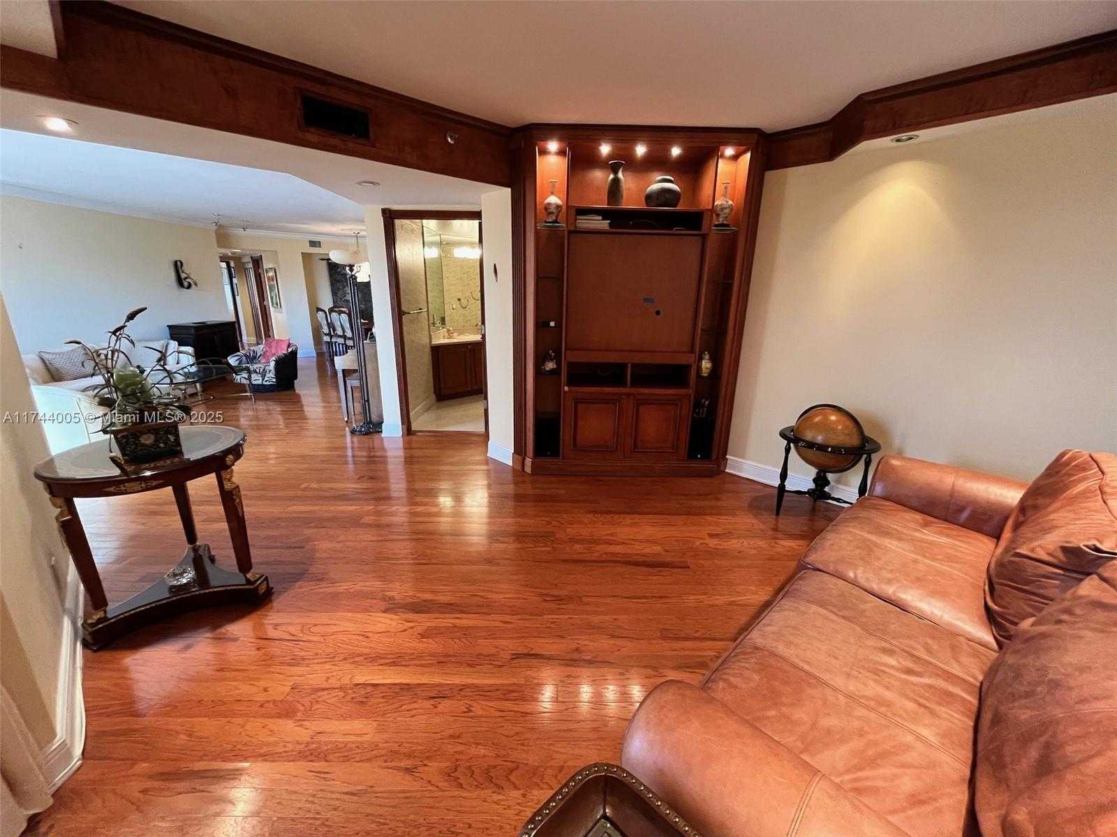 Small Image of 1000 WEST ISLAND BLVD #803, Aventura Number 8