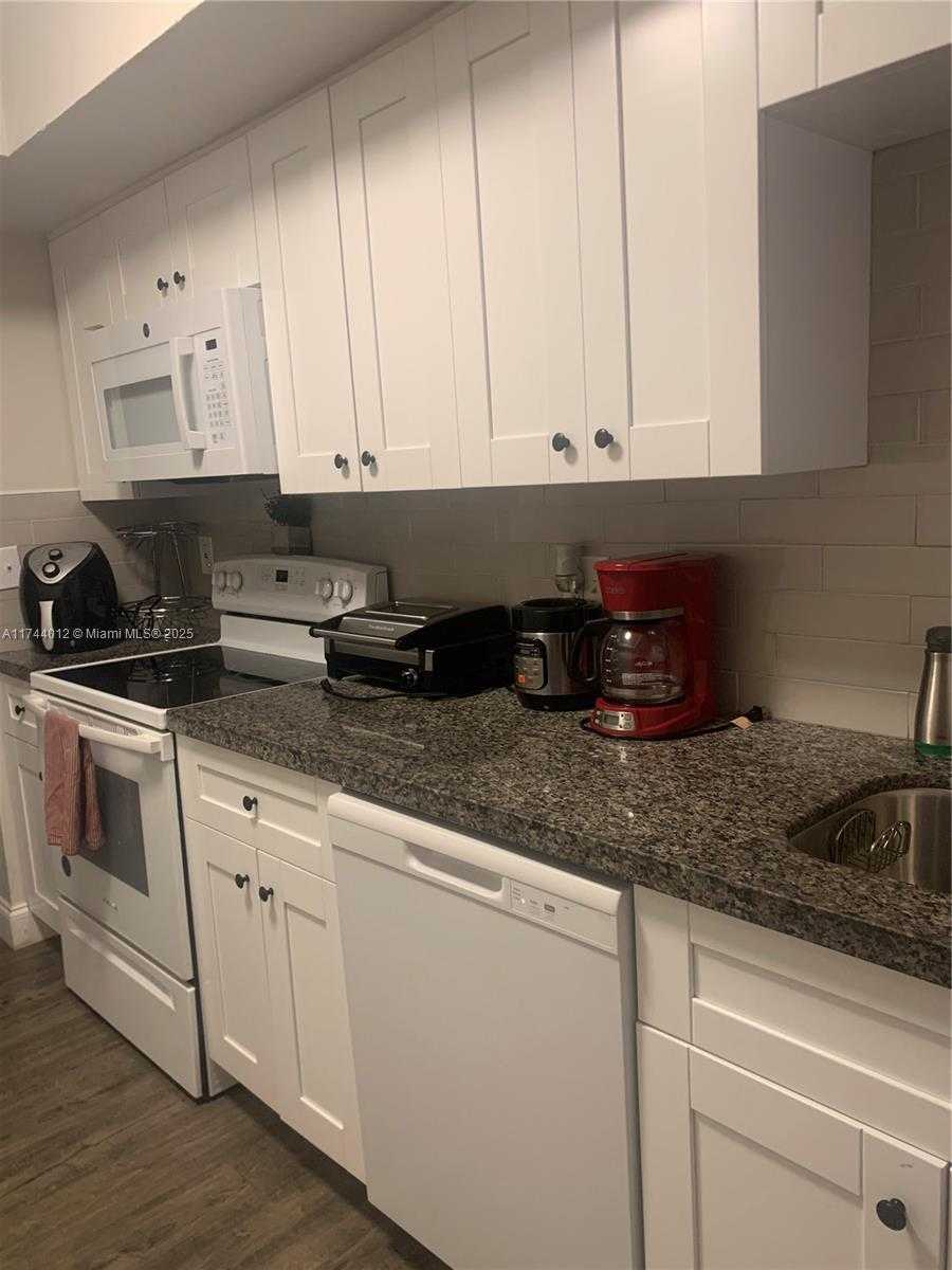 Small Image of 505 SPENCER DR #101, West Palm Beach Number 3