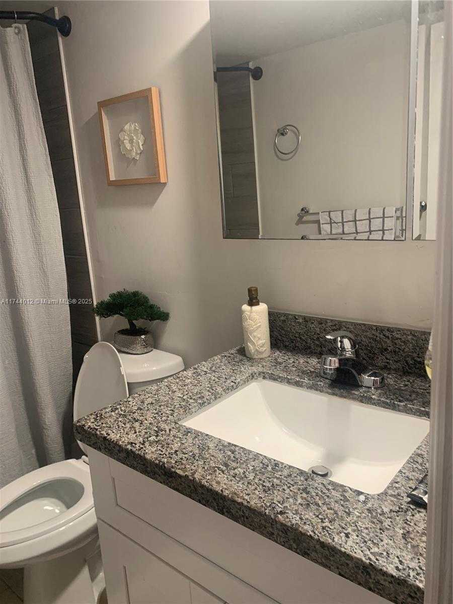 Small Image of 505 SPENCER DR #101, West Palm Beach Number 6