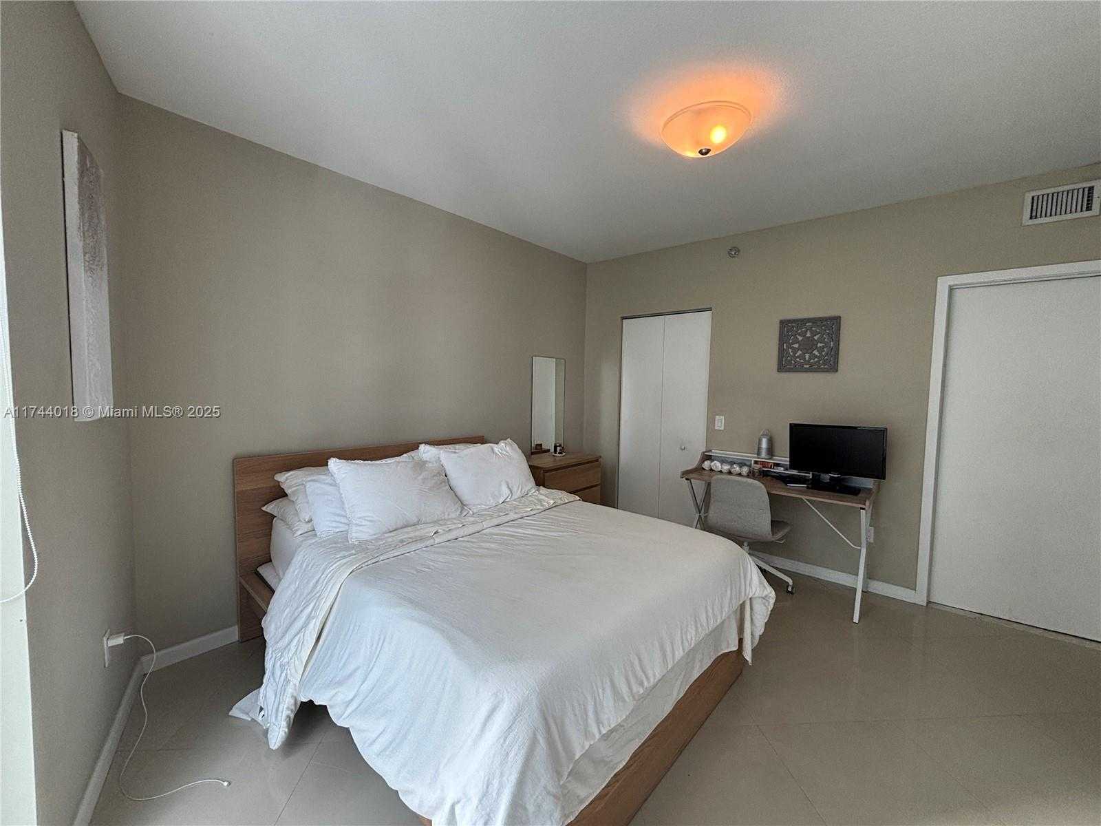 Small Image of 185 SOUTH WEST 7TH ST #2012, Miami Number 5