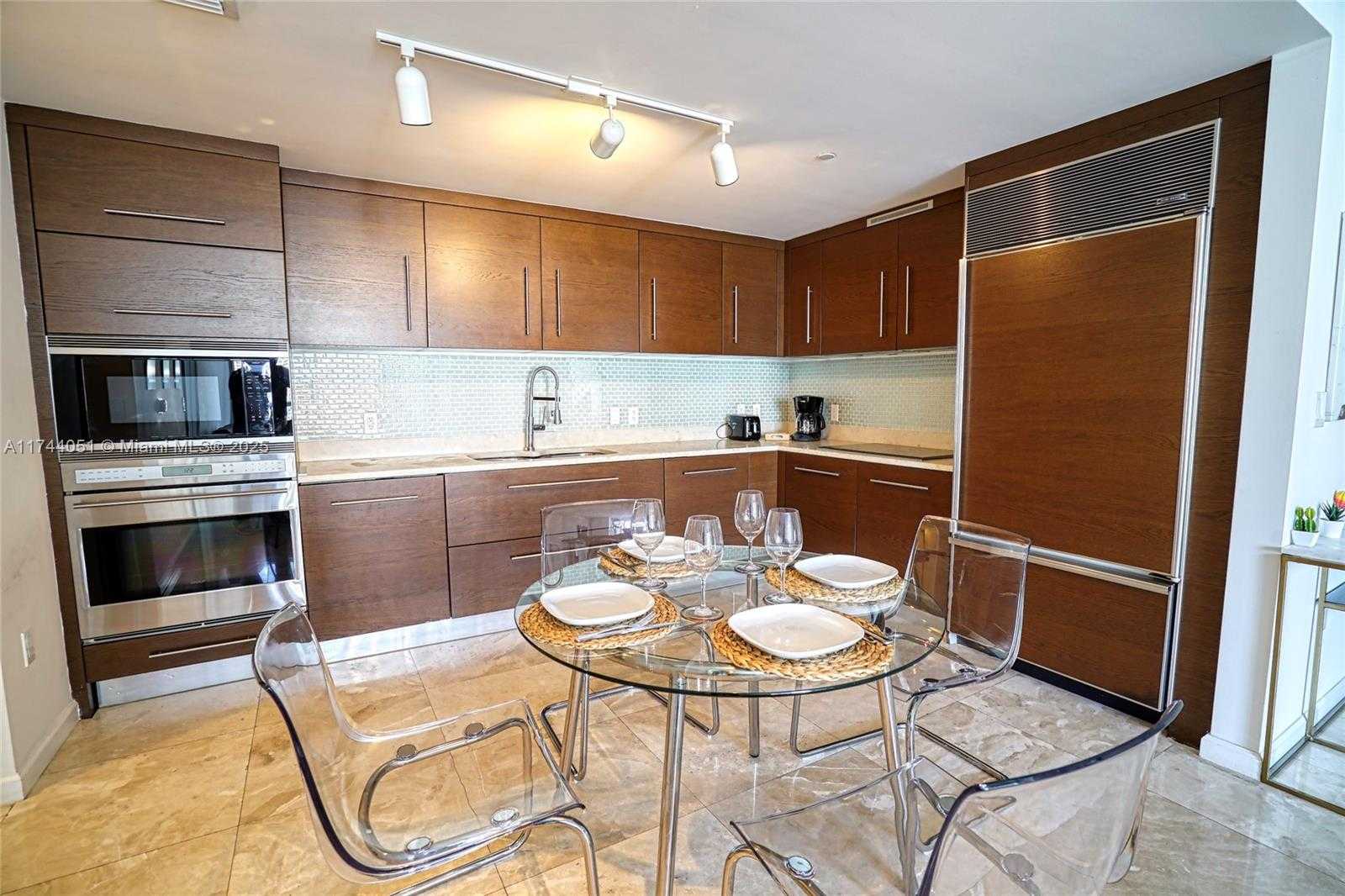 Small Image of 485 BRICKELL AVE #1701, Miami Number 11