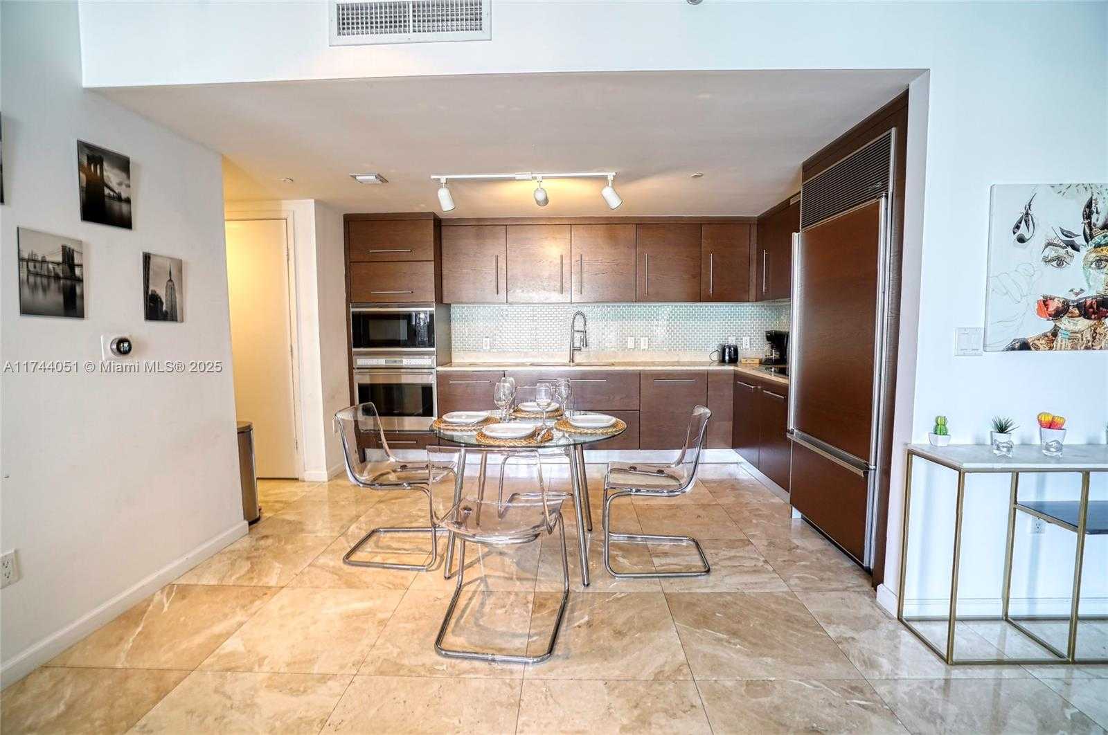 Small Image of 485 BRICKELL AVE #1701, Miami Number 4