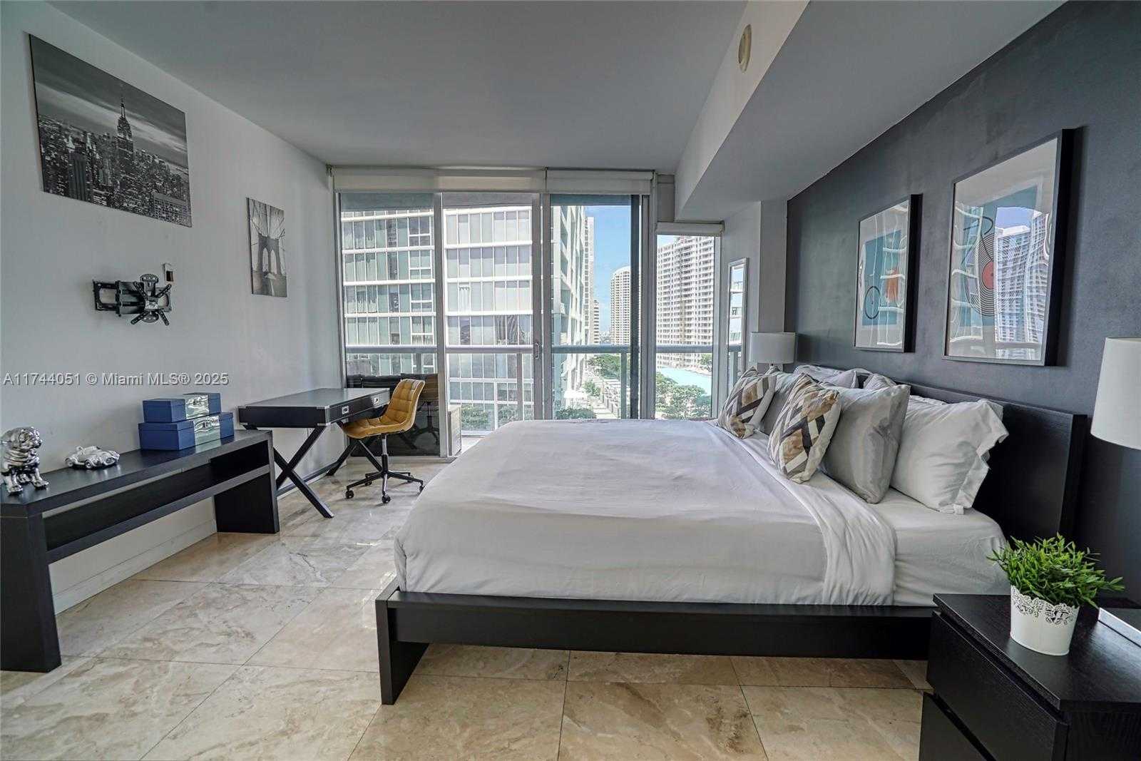 Small Image of 485 BRICKELL AVE #1701, Miami Number 5