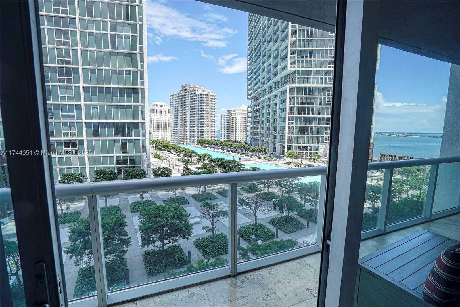 Small Image of 485 BRICKELL AVE #1701, Miami Number 7
