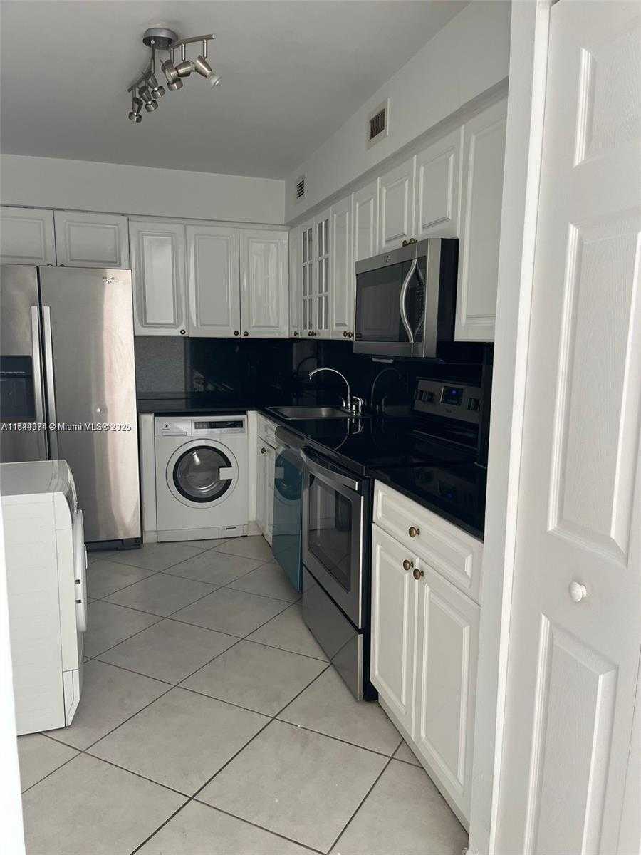 Small Image of 6770 INDIAN CREEK #11H, Miami Beach Number 7