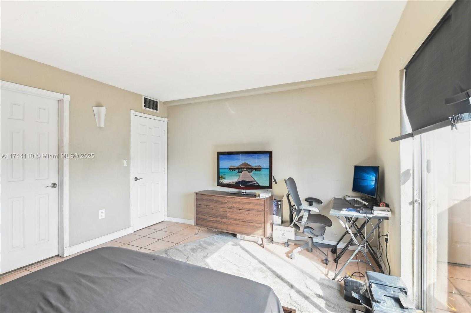 Small Image of 1650 SOUTH LE JEUNE RD #303, Coral Gables Number 16