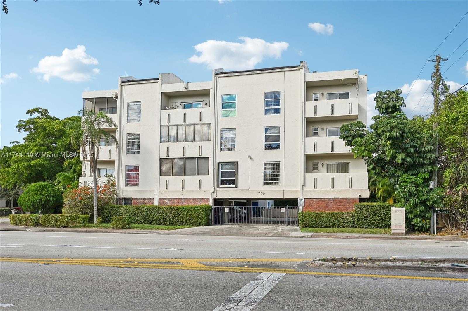 Small Image of 1650 SOUTH LE JEUNE RD #303, Coral Gables Number 22
