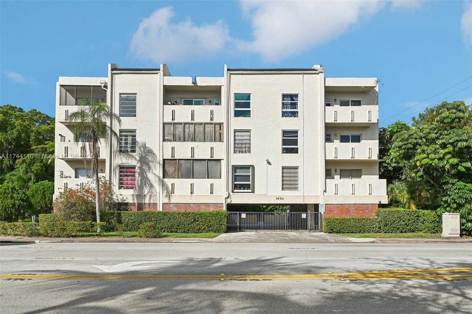 Small Image of 1650 SOUTH LE JEUNE RD #303, Coral Gables Number 3