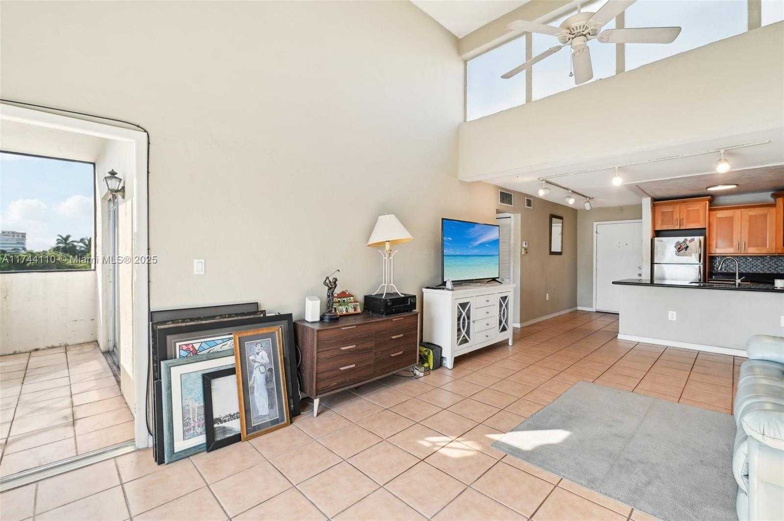 Small Image of 1650 SOUTH LE JEUNE RD #303, Coral Gables Number 6