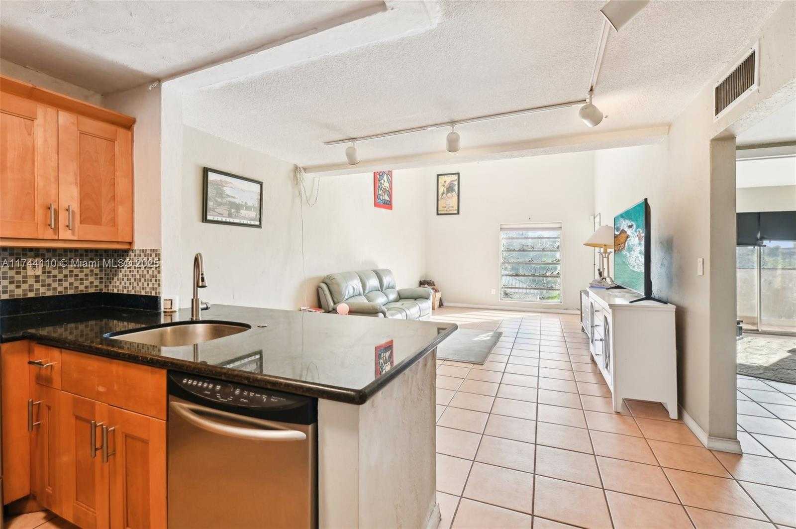 Small Image of 1650 SOUTH LE JEUNE RD #303, Coral Gables Number 9