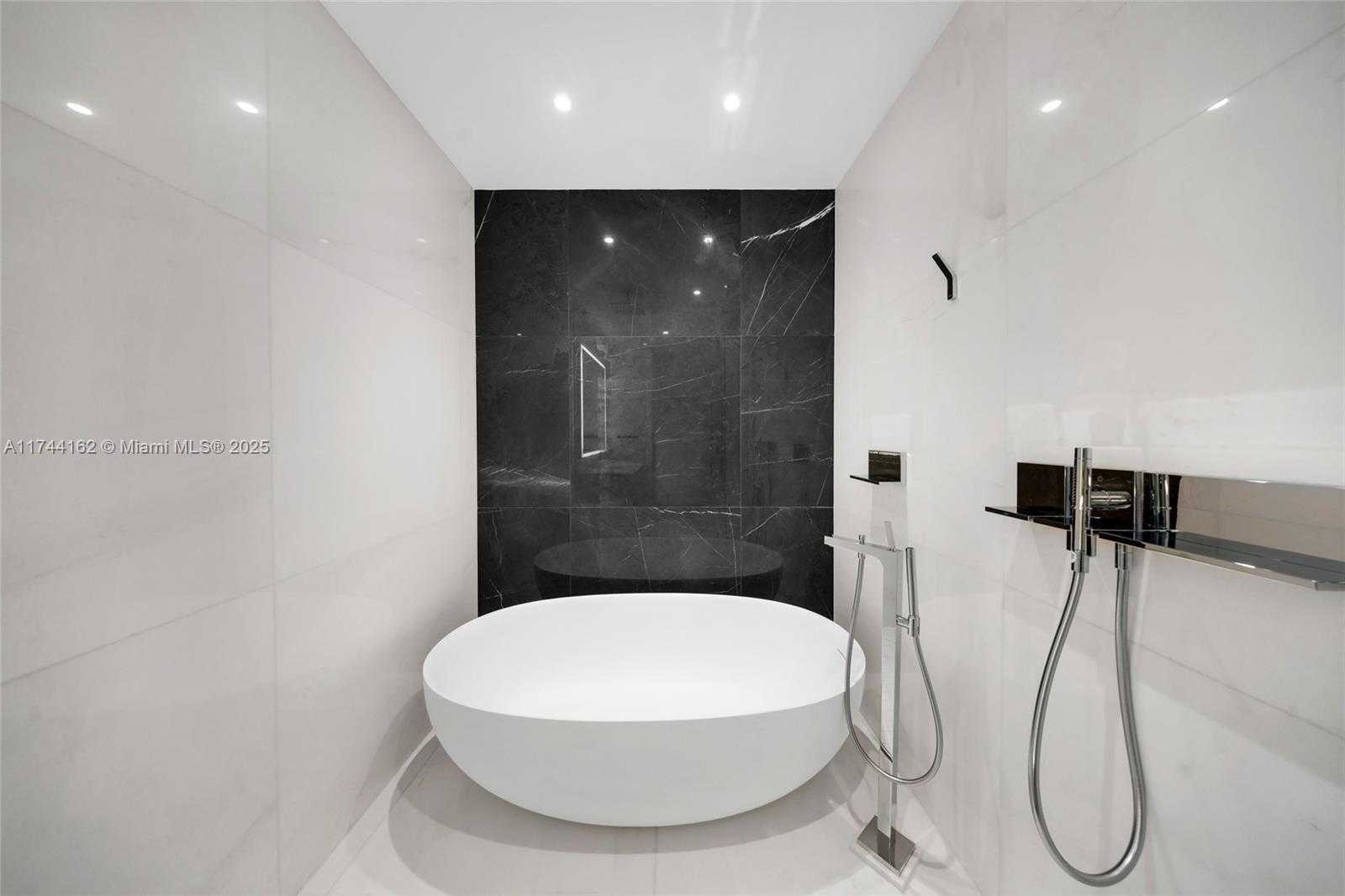 Small Image of 300 BISCAYNE BLVD WAY #805, Miami Number 11