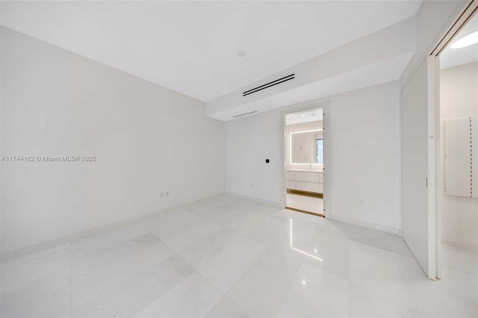 Small Image of 300 BISCAYNE BLVD WAY #805, Miami Number 14
