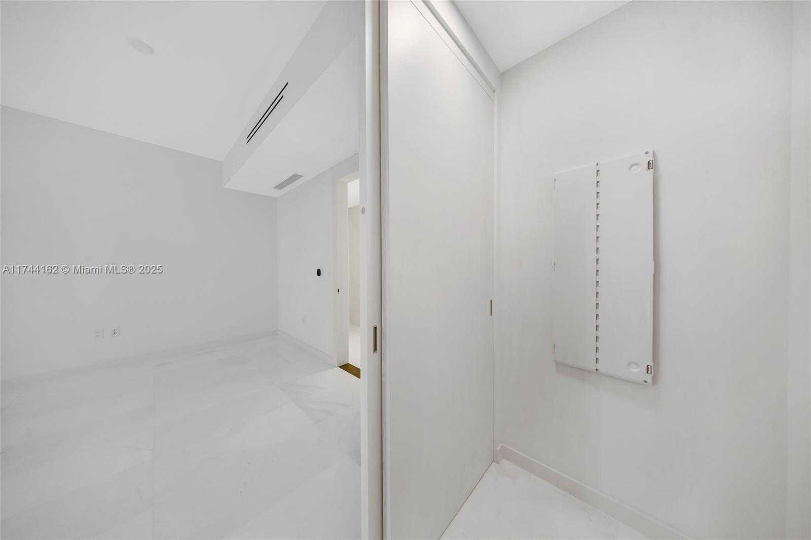 Small Image of 300 BISCAYNE BLVD WAY #805, Miami Number 15