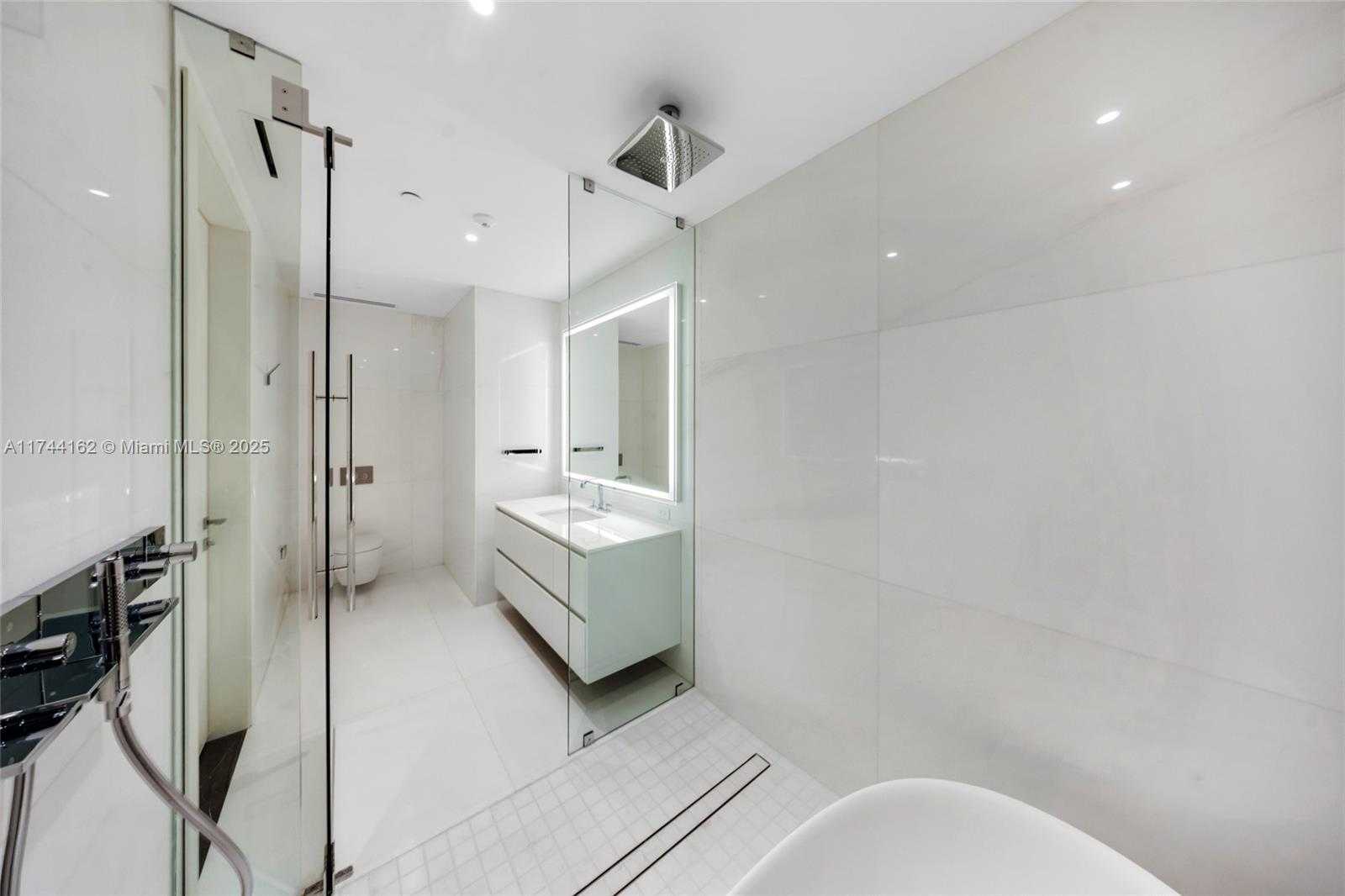 Small Image of 300 BISCAYNE BLVD WAY #805, Miami Number 16
