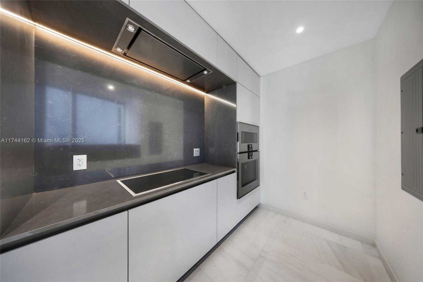 Small Image of 300 BISCAYNE BLVD WAY #805, Miami Number 20