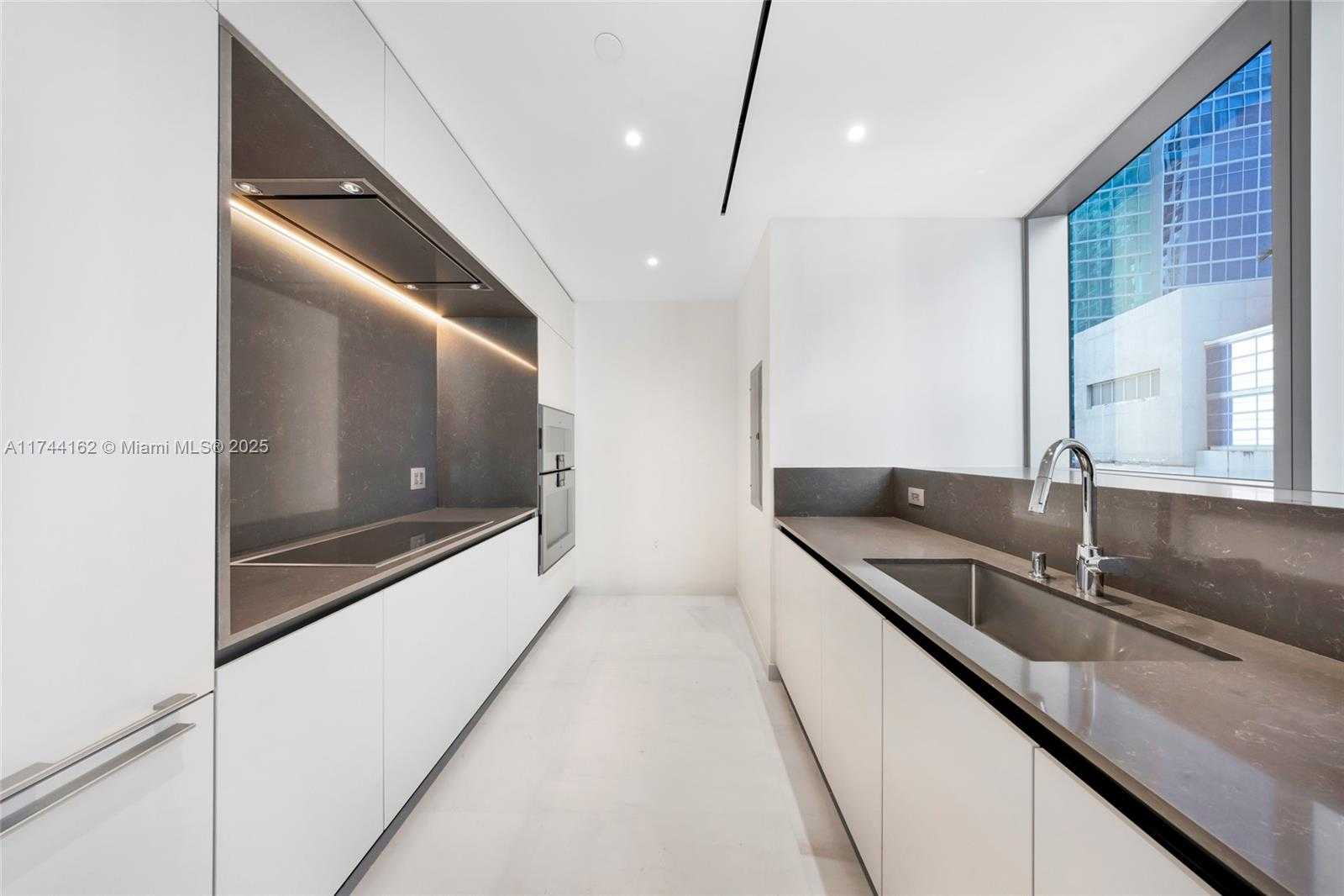 Small Image of 300 BISCAYNE BLVD WAY #805, Miami Number 23