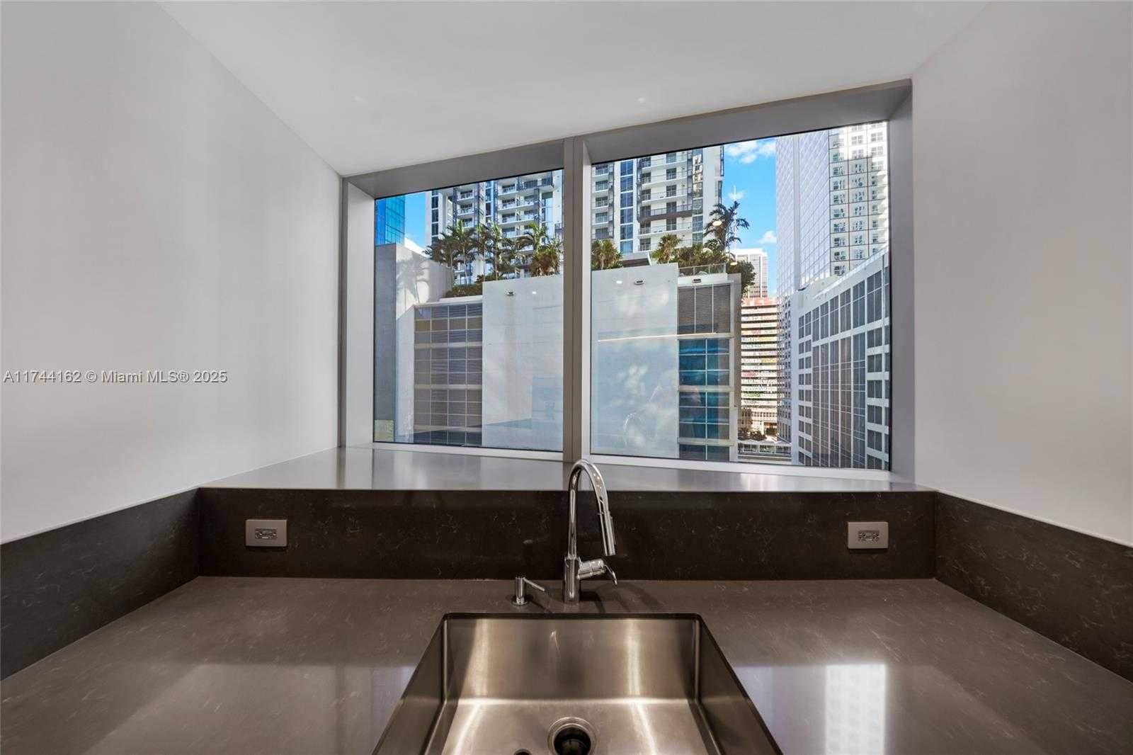 Small Image of 300 BISCAYNE BLVD WAY #805, Miami Number 25
