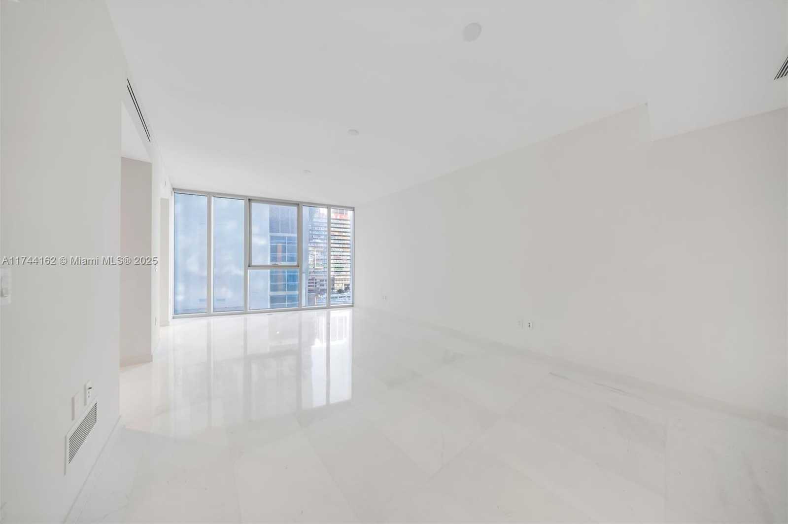 Small Image of 300 BISCAYNE BLVD WAY #805, Miami Number 3