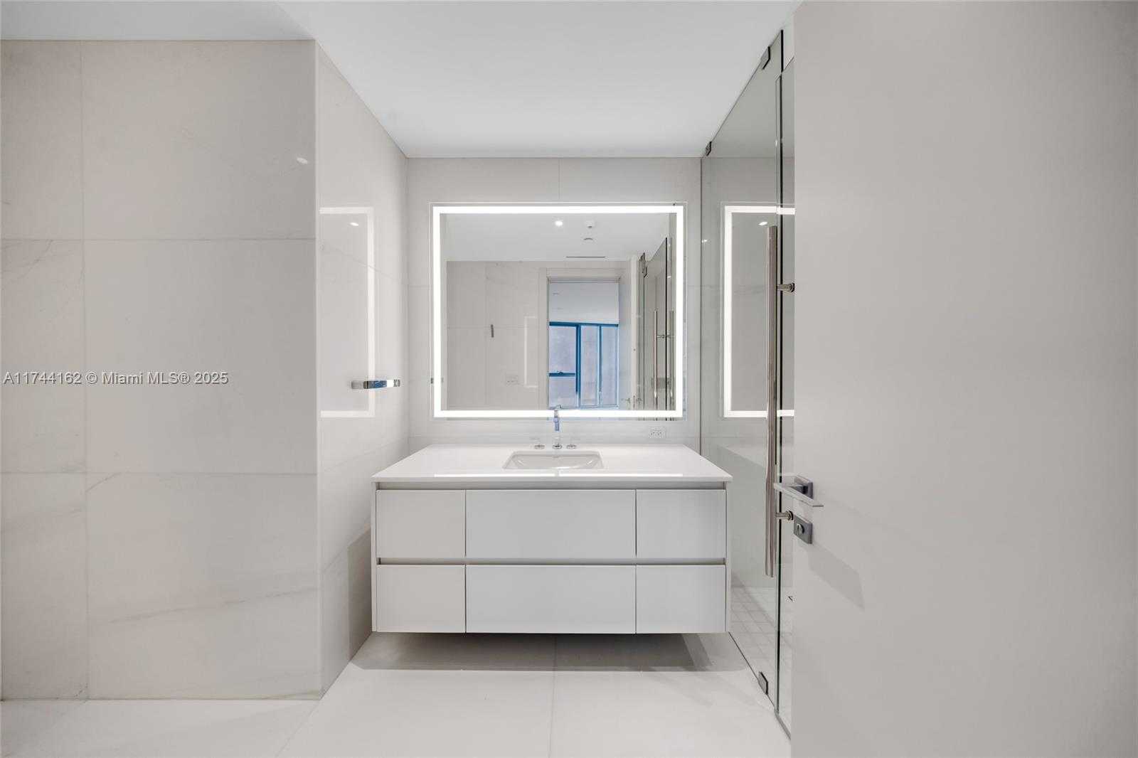 Small Image of 300 BISCAYNE BLVD WAY #805, Miami Number 9