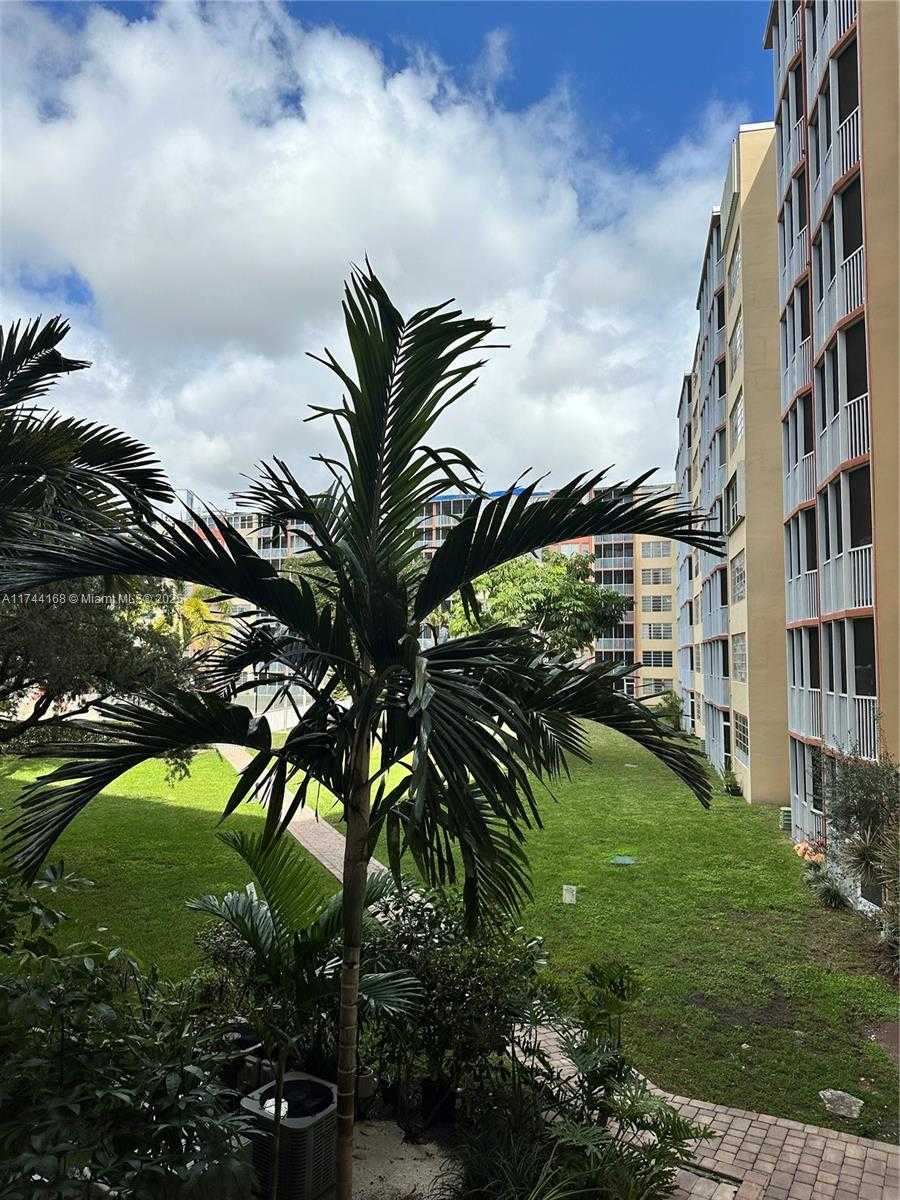 Small Image of 1750 NORTH EAST 191ST ST #225-4, Miami Number 14
