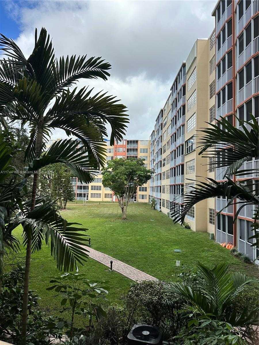 Small Image of 1750 NORTH EAST 191ST ST #225-4, Miami Number 15