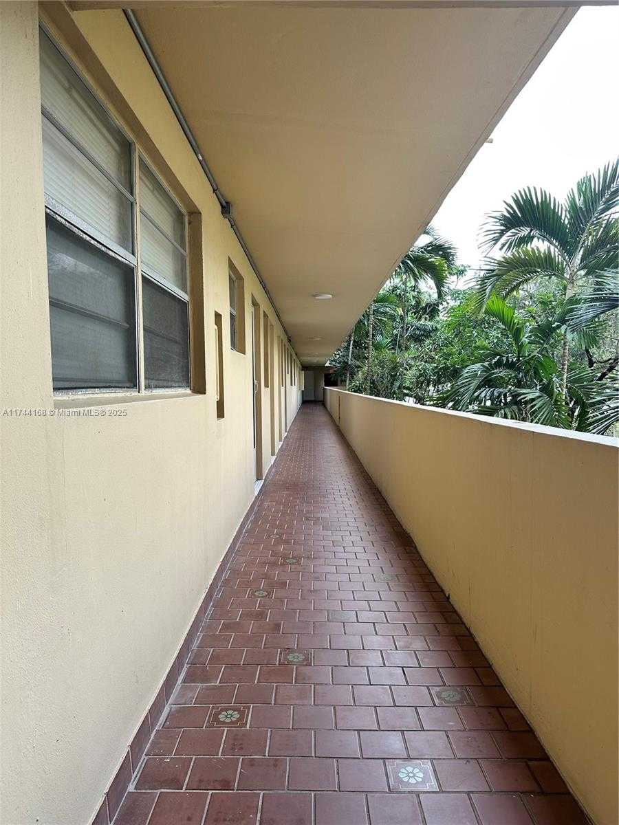Small Image of 1750 NORTH EAST 191ST ST #225-4, Miami Number 16