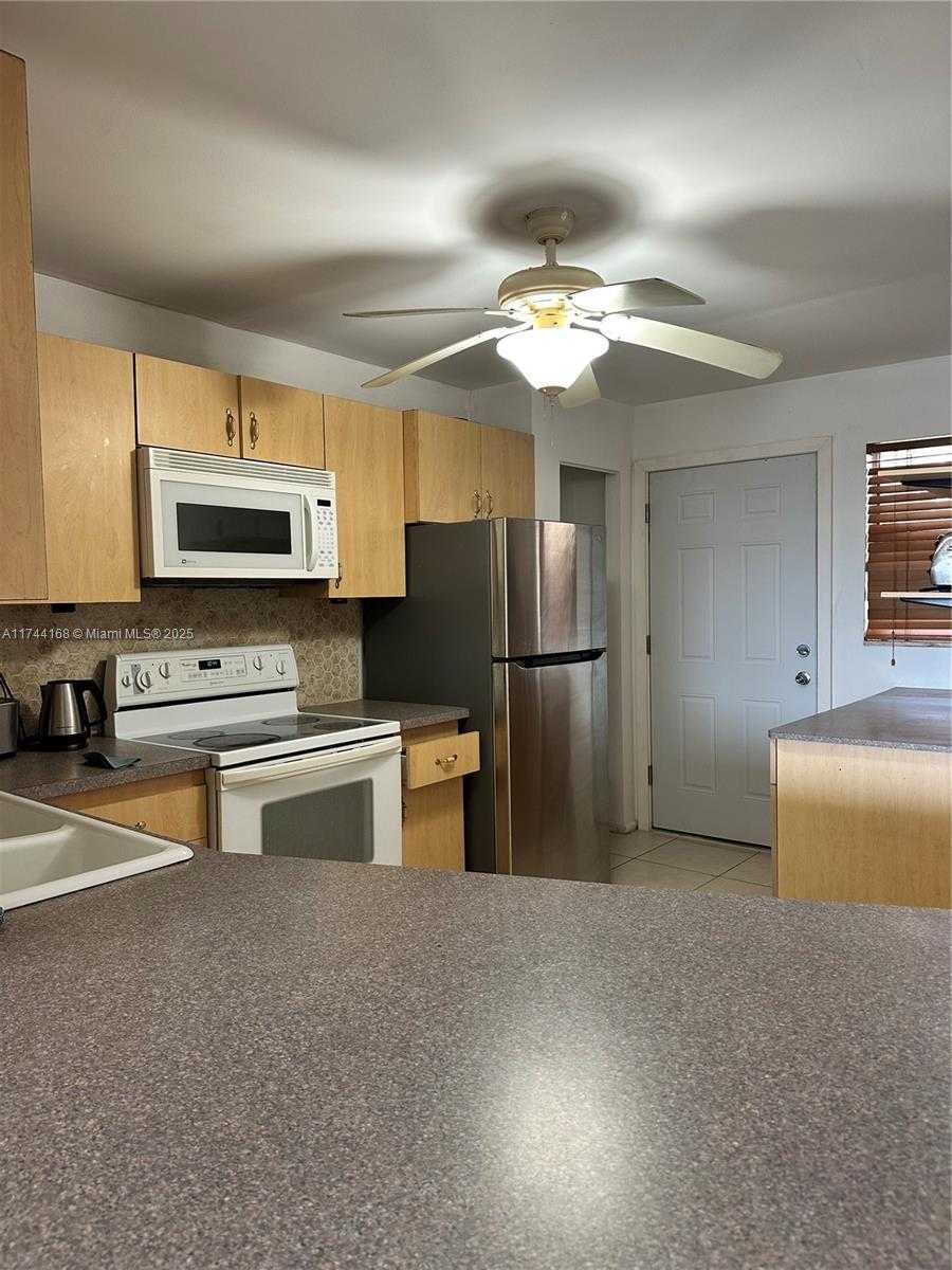 Small Image of 1750 NORTH EAST 191ST ST #225-4, Miami Number 3