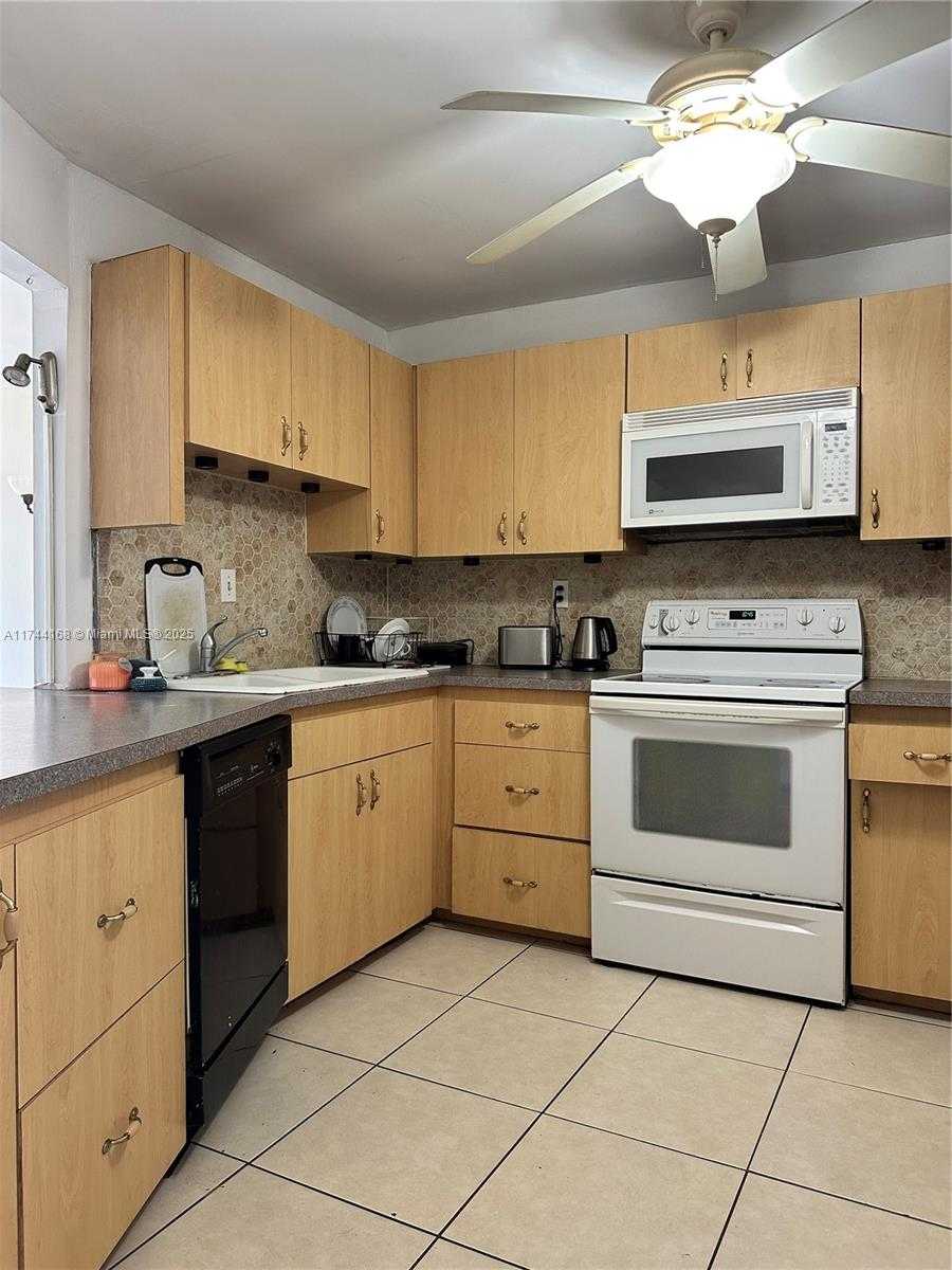 Small Image of 1750 NORTH EAST 191ST ST #225-4, Miami Number 4