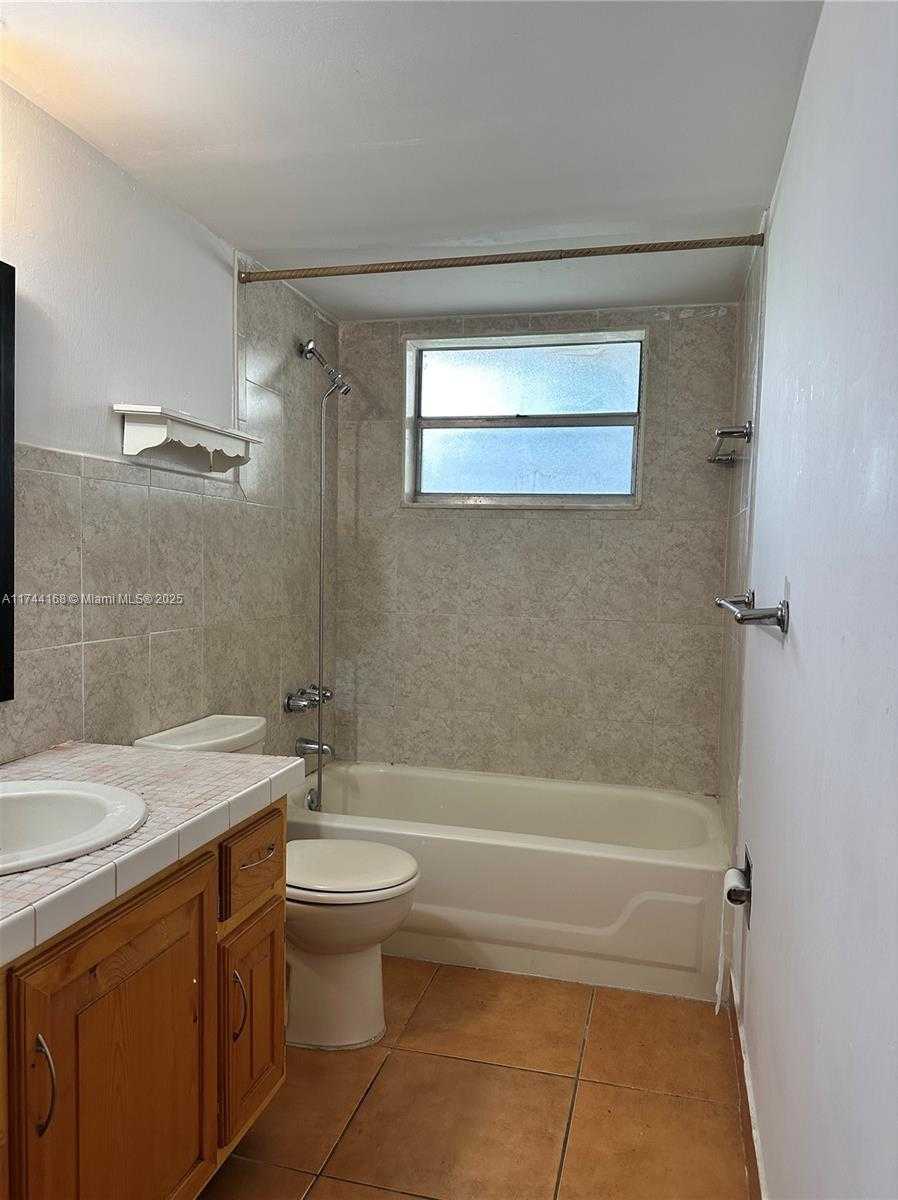 Small Image of 1750 NORTH EAST 191ST ST #225-4, Miami Number 6