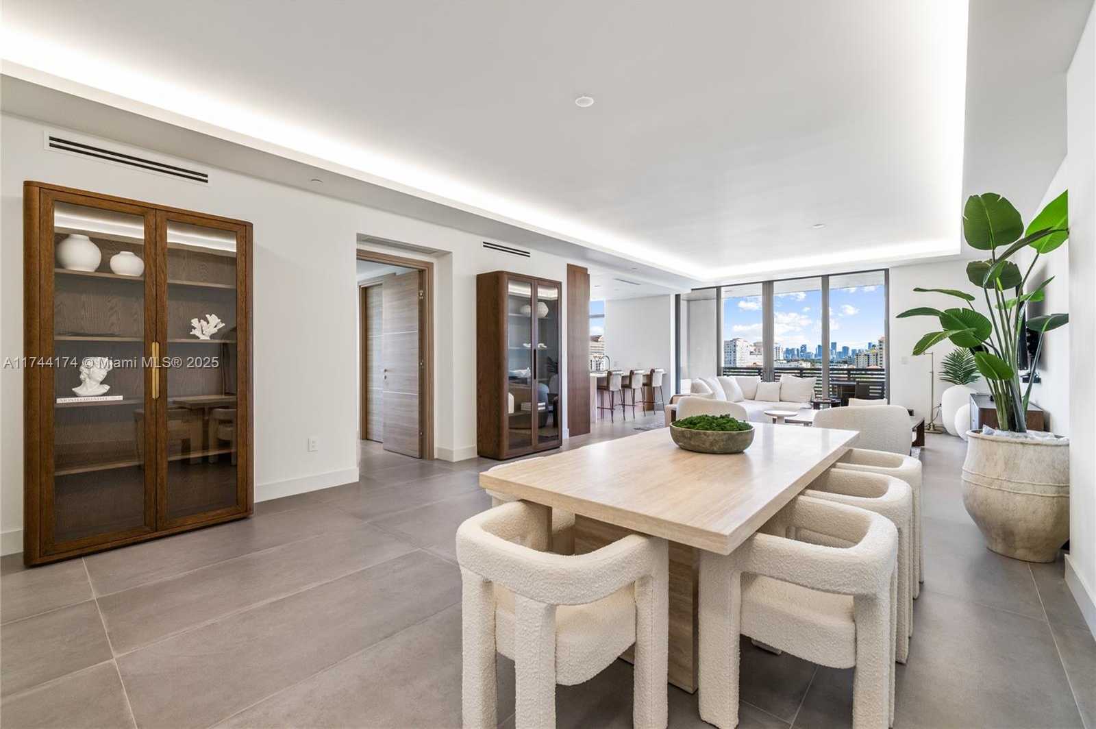 Small Image of 515 VALENCIA AVE #803, Coral Gables Number 4