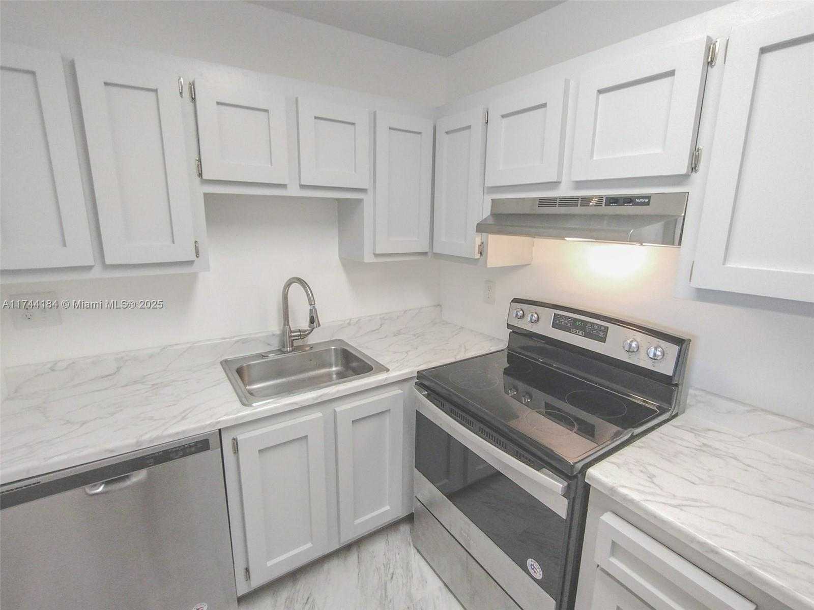 Small Image of 4174 INVERRARY DRIVE #706, Lauderhill Number 3